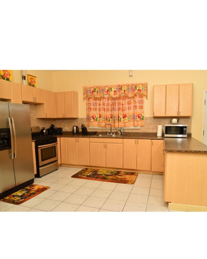 Caribbean Estate Deluxe 2 Apartment Portmore Luaran gambar