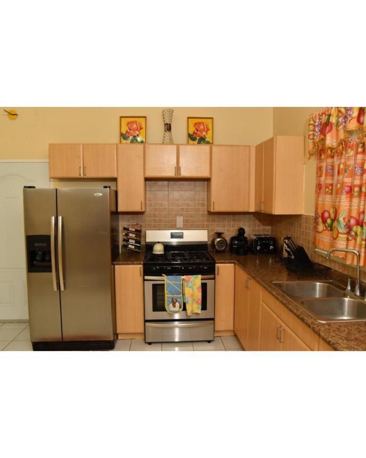 Caribbean Estate Deluxe 2 Apartment Portmore Luaran gambar